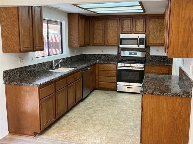 537 S College, Claremont, CA 91711