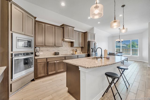 6870 Comanche Vw, San Antonio, TX 78233