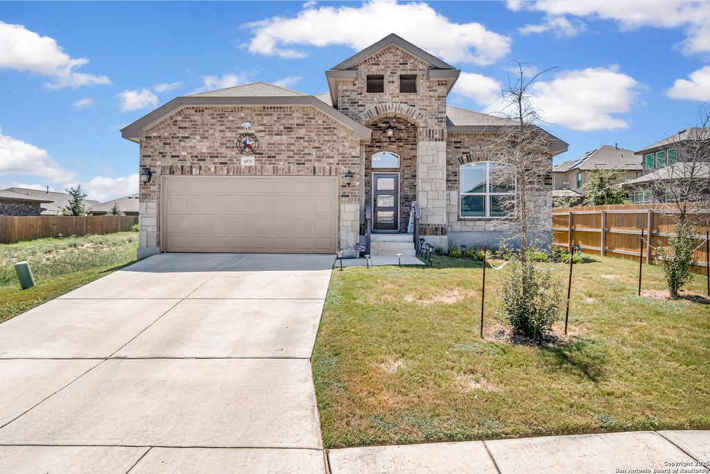 6870 Comanche Vw, San Antonio, TX 78233