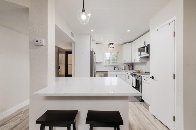 4595 CHANCELLOR STREET NE 114, St Petersburg, FL 33703