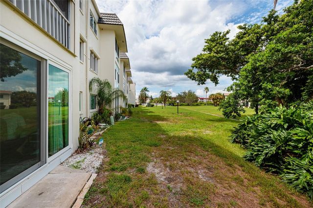 4595 CHANCELLOR STREET NE 114, St Petersburg, FL 33703
