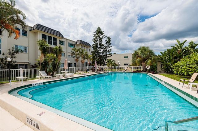 4595 CHANCELLOR STREET NE 114, St Petersburg, FL 33703