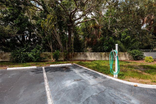 4595 CHANCELLOR STREET NE 114, St Petersburg, FL 33703