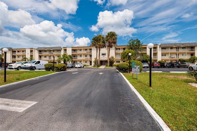 4595 CHANCELLOR STREET NE 114, St Petersburg, FL 33703