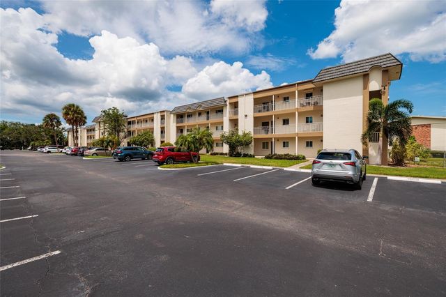 4595 CHANCELLOR STREET NE 114, St Petersburg, FL 33703