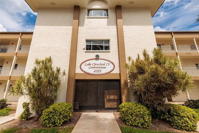 4595 CHANCELLOR STREET NE 114, St Petersburg, FL 33703