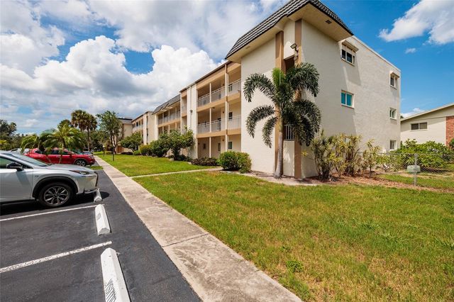4595 CHANCELLOR STREET NE 114, St Petersburg, FL 33703