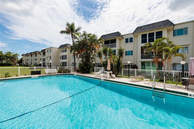 4595 CHANCELLOR STREET NE 114, St Petersburg, FL 33703