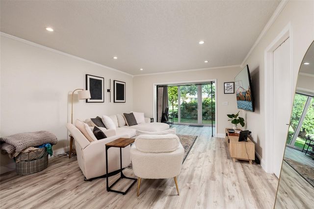 4595 CHANCELLOR STREET NE 114, St Petersburg, FL 33703