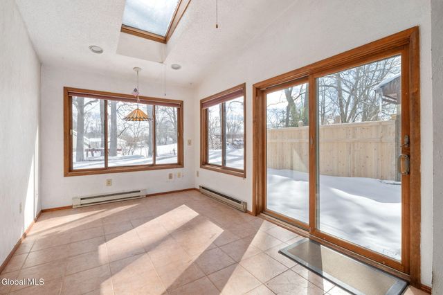 641 Top Ridge Drive, Guilderland, NY 12203