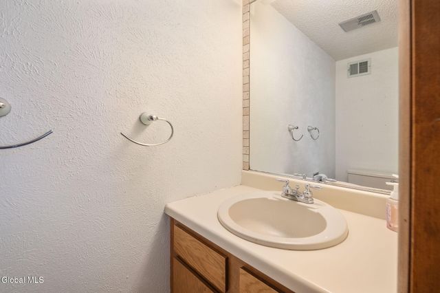 641 Top Ridge Drive, Guilderland, NY 12203