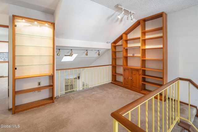 641 Top Ridge Drive, Guilderland, NY 12203