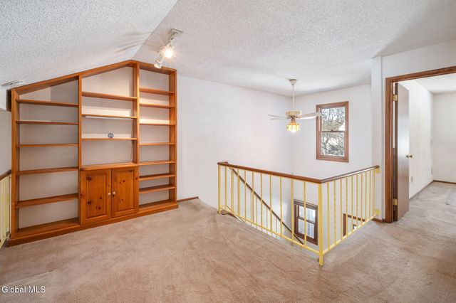 641 Top Ridge Drive, Guilderland, NY 12203