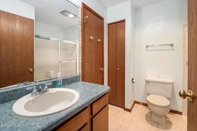 641 Top Ridge Drive, Guilderland, NY 12203