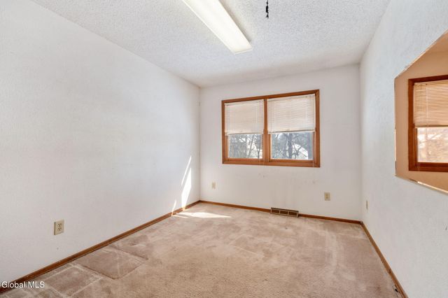 641 Top Ridge Drive, Guilderland, NY 12203