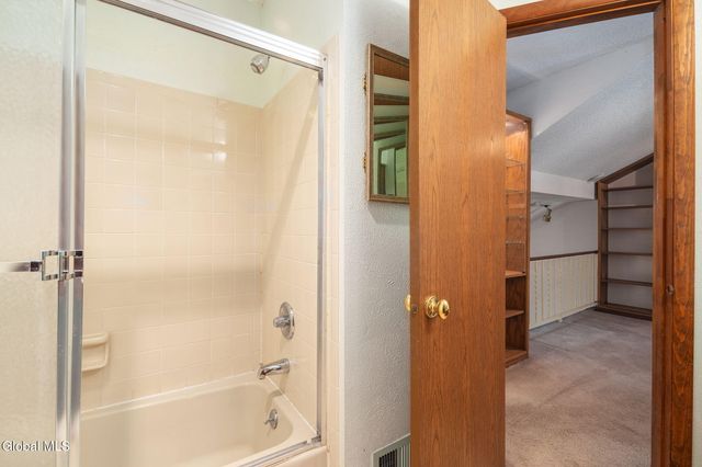 641 Top Ridge Drive, Guilderland, NY 12203