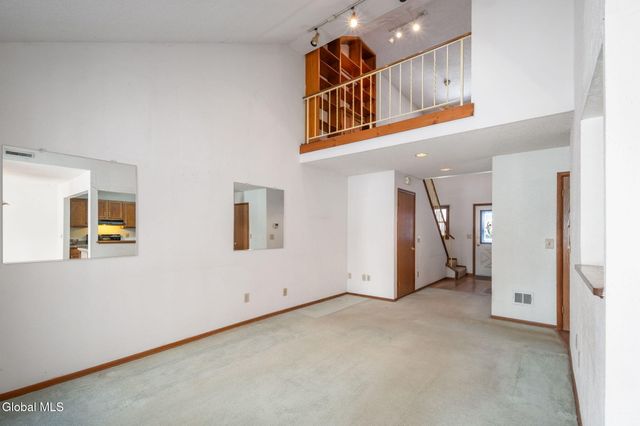 641 Top Ridge Drive, Guilderland, NY 12203