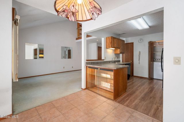 641 Top Ridge Drive, Guilderland, NY 12203