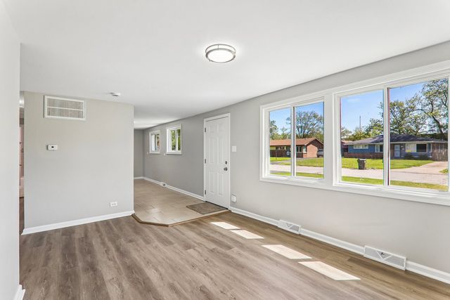 16032 Circle Drive, Markham, IL 60428