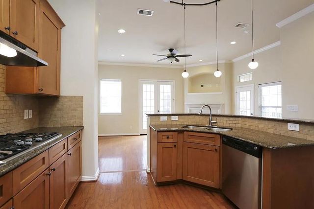 5615 Winsome Villas Lane H, Houston, TX 77057