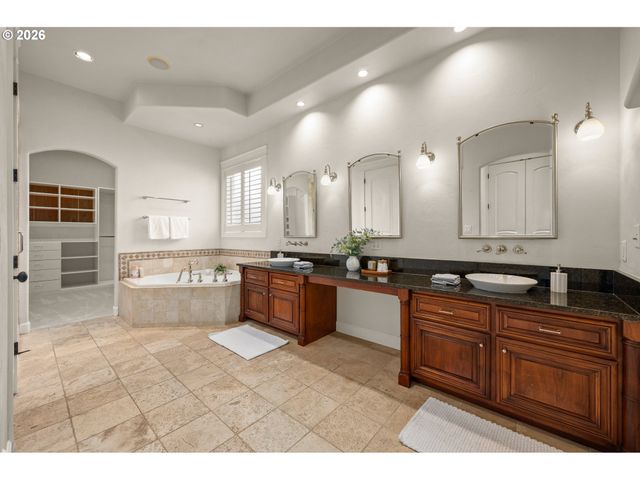 1695 CANOE RIDGE Way, Eugene, OR 97408
