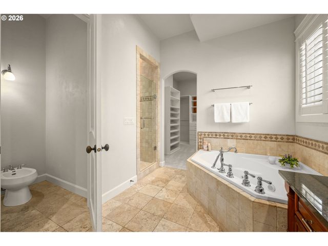 1695 CANOE RIDGE Way, Eugene, OR 97408