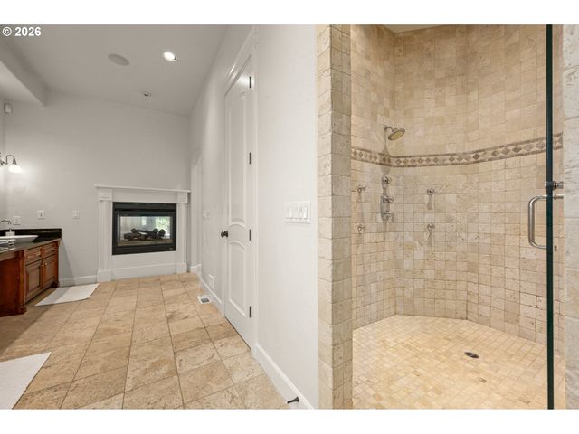 1695 CANOE RIDGE Way, Eugene, OR 97408