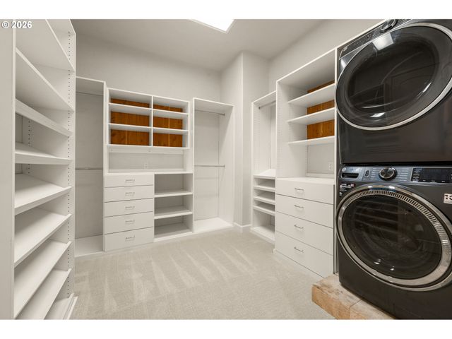 1695 CANOE RIDGE Way, Eugene, OR 97408