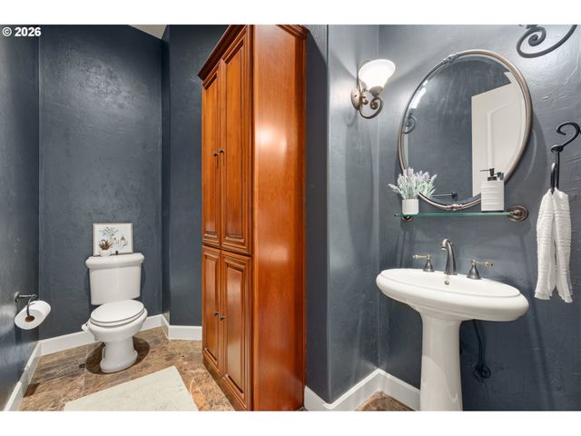 1695 CANOE RIDGE Way, Eugene, OR 97408