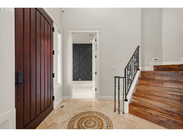1695 CANOE RIDGE Way, Eugene, OR 97408