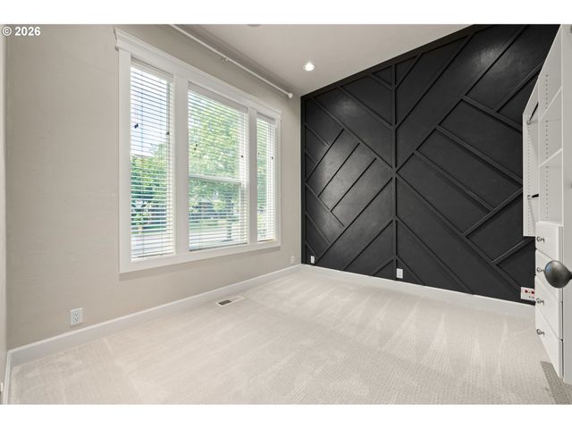 1695 CANOE RIDGE Way, Eugene, OR 97408