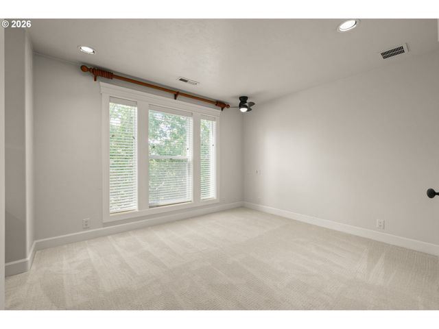 1695 CANOE RIDGE Way, Eugene, OR 97408