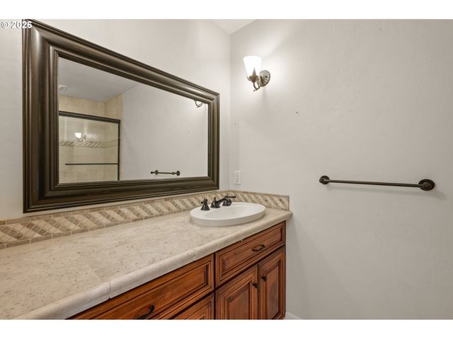 1695 CANOE RIDGE Way, Eugene, OR 97408