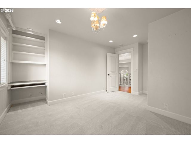 1695 CANOE RIDGE Way, Eugene, OR 97408