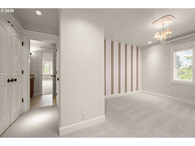 1695 CANOE RIDGE Way, Eugene, OR 97408