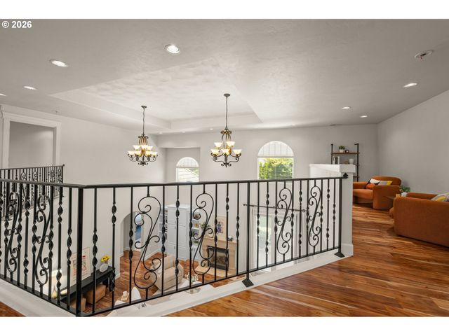 1695 CANOE RIDGE Way, Eugene, OR 97408