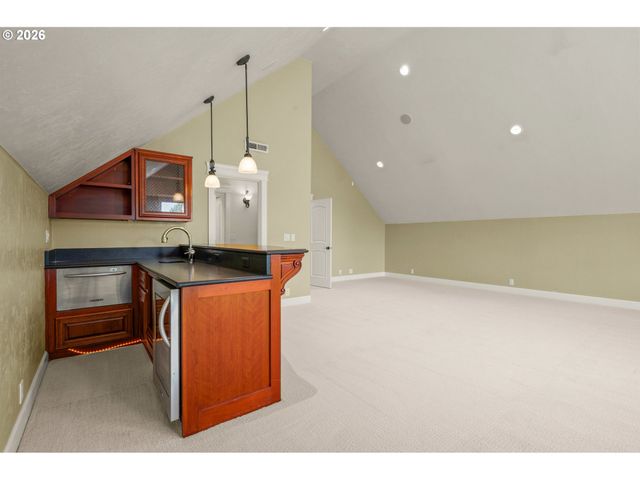 1695 CANOE RIDGE Way, Eugene, OR 97408