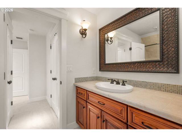 1695 CANOE RIDGE Way, Eugene, OR 97408
