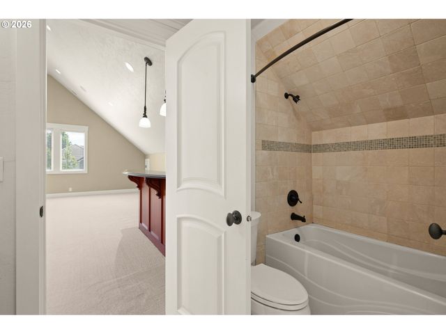 1695 CANOE RIDGE Way, Eugene, OR 97408