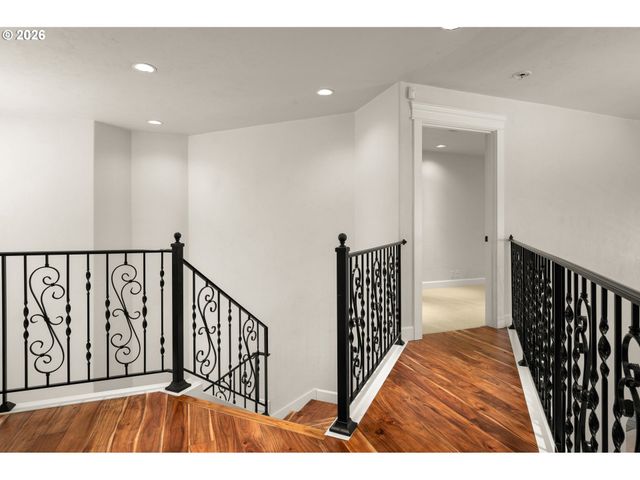 1695 CANOE RIDGE Way, Eugene, OR 97408