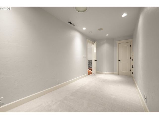 1695 CANOE RIDGE Way, Eugene, OR 97408