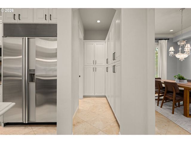 1695 CANOE RIDGE Way, Eugene, OR 97408