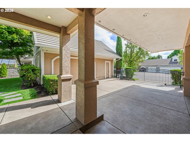 1695 CANOE RIDGE Way, Eugene, OR 97408