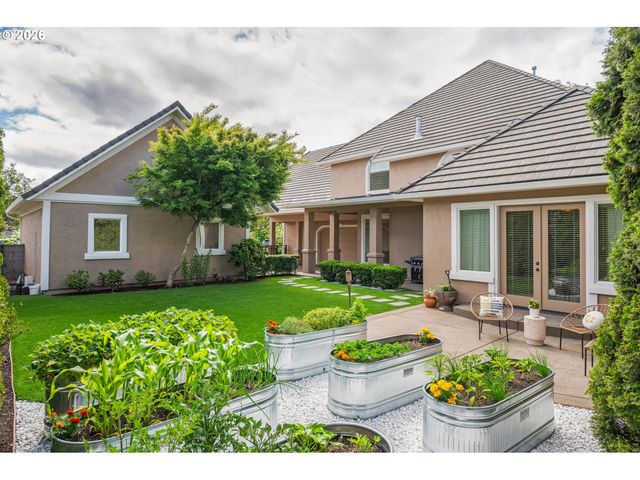 1695 CANOE RIDGE Way, Eugene, OR 97408