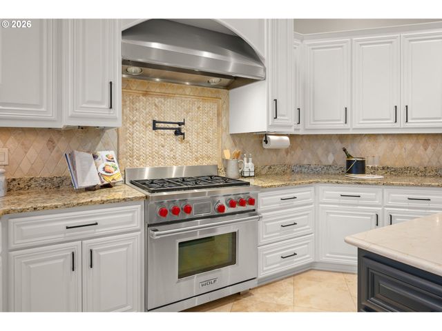 1695 CANOE RIDGE Way, Eugene, OR 97408