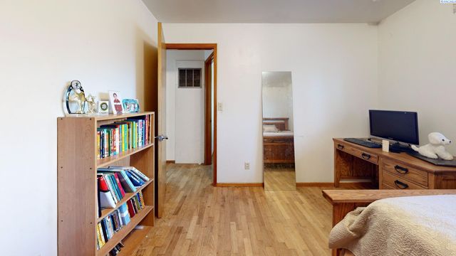 1310 NW Haven Circle, Pullman, WA 99163