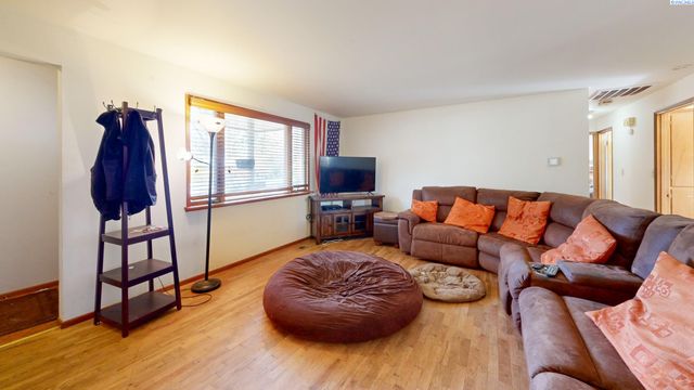 1310 NW Haven Circle, Pullman, WA 99163