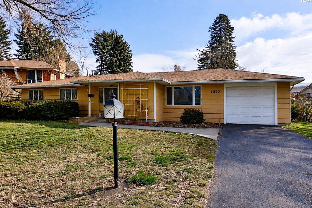 1310 NW Haven Circle, Pullman, WA 99163