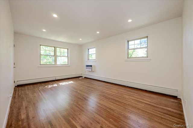 2 N Lewis Place 1.4B, Rockville Centre, NY 11570