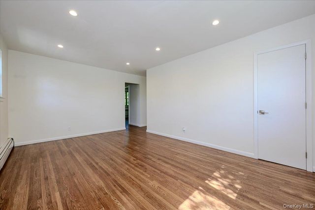 2 N Lewis Place 1.4B, Rockville Centre, NY 11570